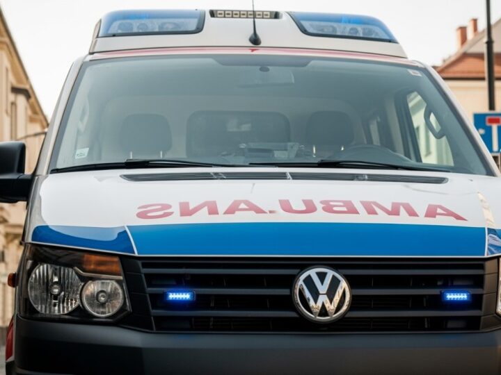 Niebezpieczny lód — unikaj zamarzniętych akwenów!