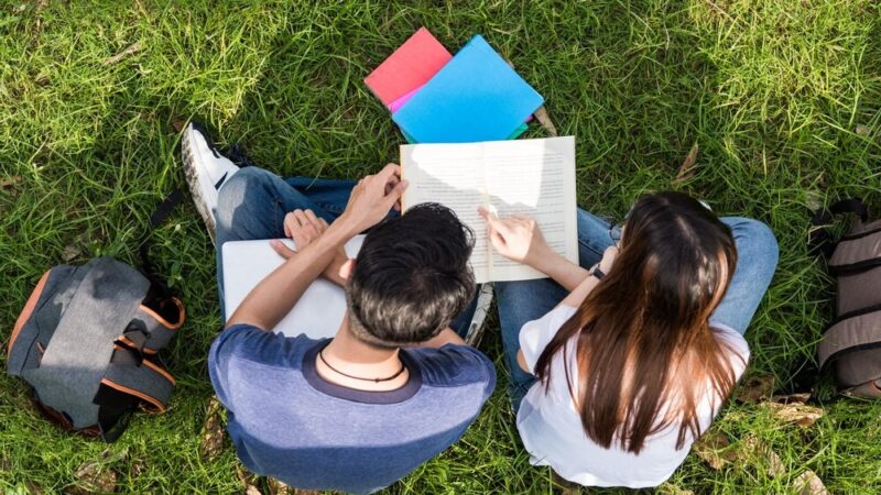 Młodzież poznaje zasady działania urzędów w Rawiczu