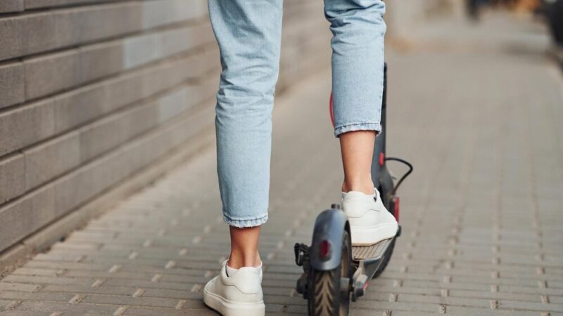 Nastolatek na hulajnodze wjechał w samochód po spożyciu alkoholu