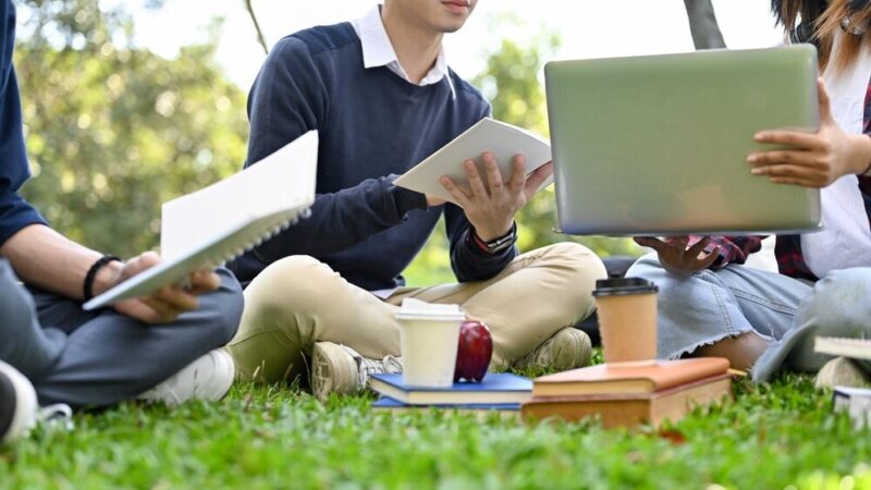 Nowoczesne laptopy dla uczniów w Powiecie Rawickim