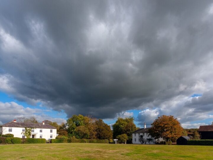 Balon meteorologiczny wyjaśnia zagadkowy obiekt na posesji