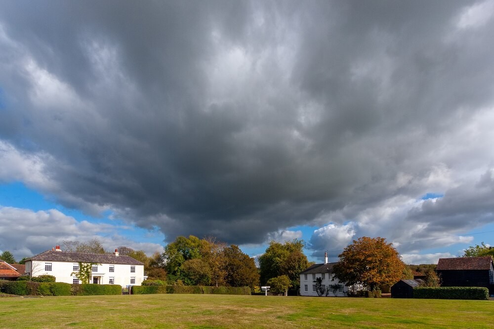 Balon meteorologiczny wyjaśnia zagadkowy obiekt na posesji
